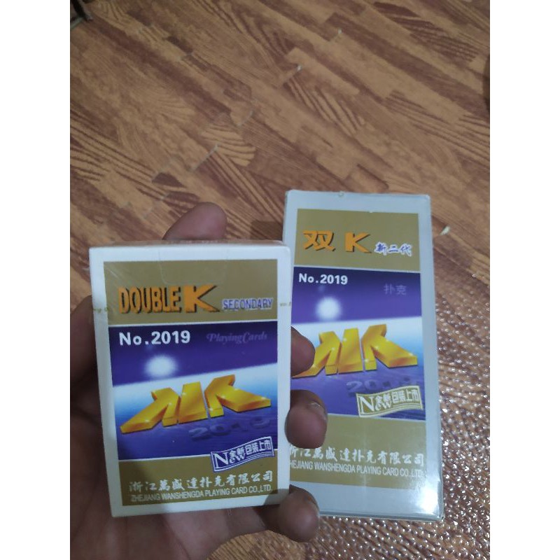 Bài kính áp tròng xanh 2019