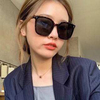 kính râm đen vuông 2289