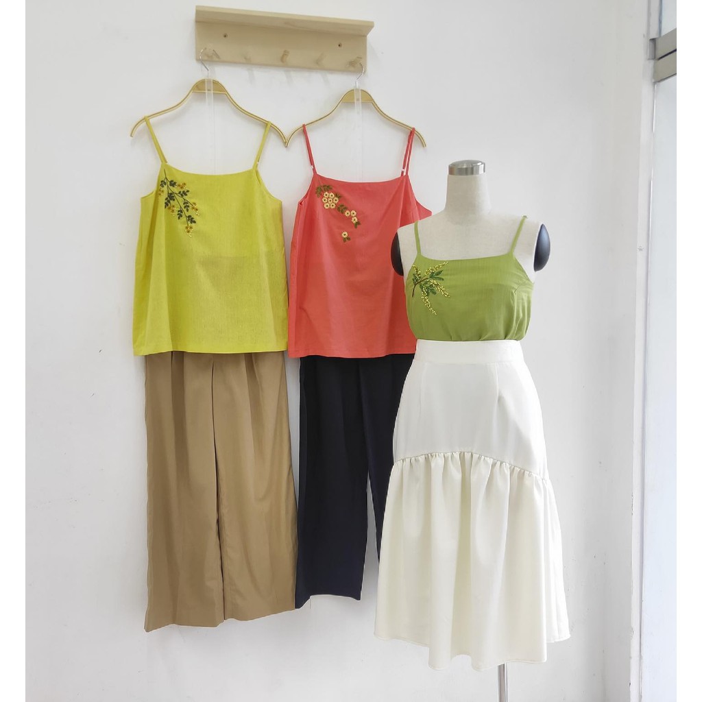 Áo hai dây thêu hoa