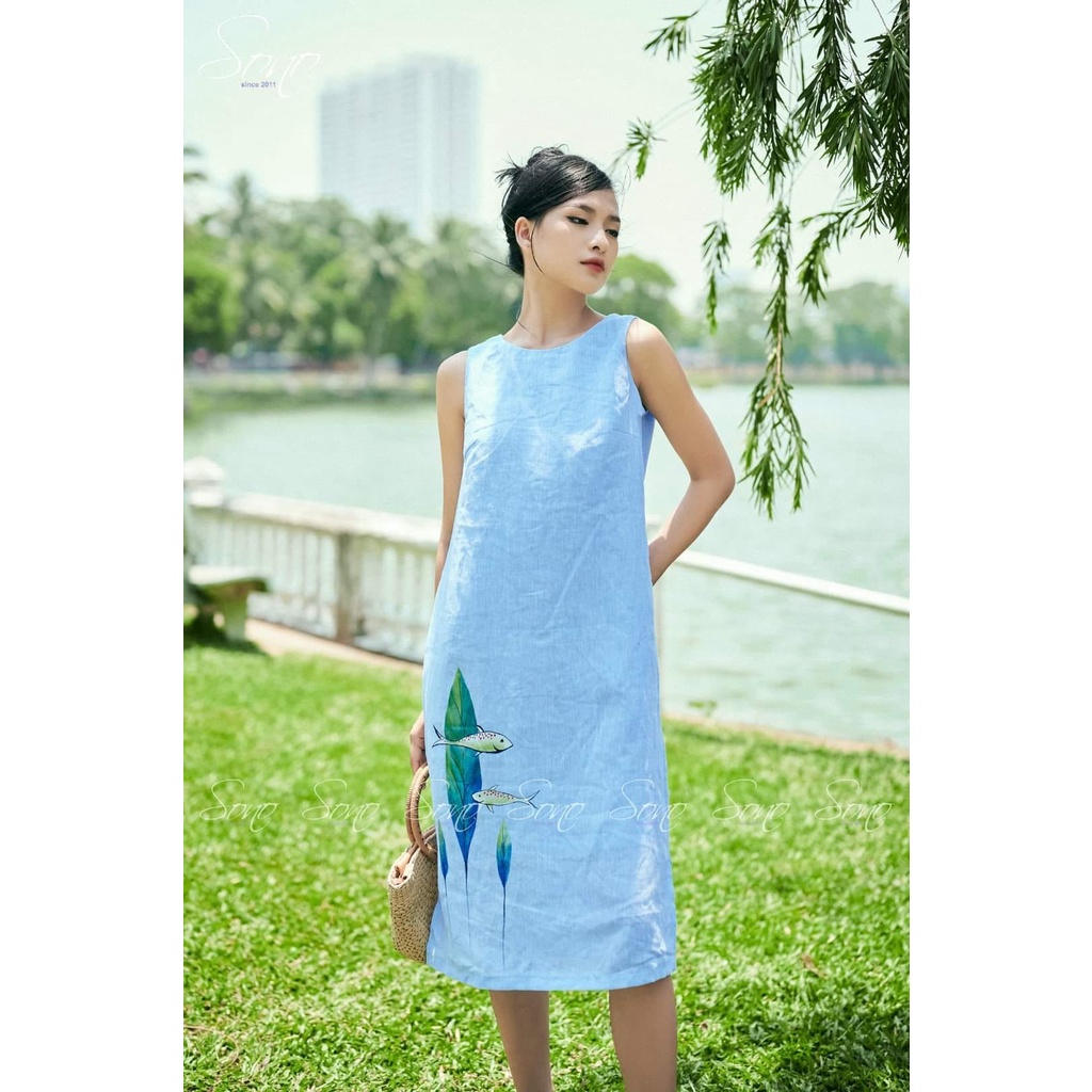 Sono - Đầm Linen Họa Tiết Vẽ Tay Đầm Linen Màu Xanh Dịu Mát