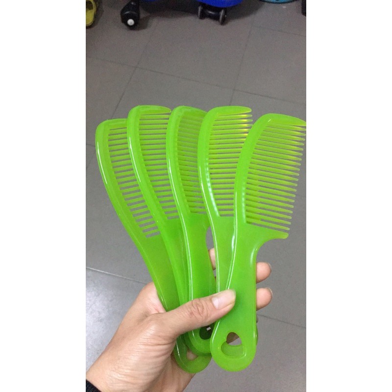 Lược nhựa chải tóc (1 cái)