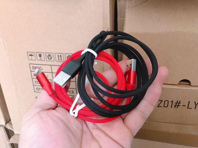 Cáp sạc Rock tự ngắt có đèn Led cho IP/tablet táo chân chân IPUSB