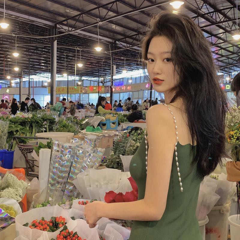 Đầm Hai Dây Dáng Ôm Đính Ngọc Trai Kiểu Retro Pháp Thời Trang Mùa Hè 2021 | BigBuy360 - bigbuy360.vn