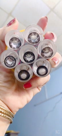 lens màu đen