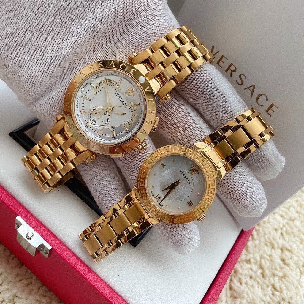 Đồng hồ Nam Versace V-Race 43mm, Nữ Versace Daphnis 34mm, dây Gold, máy Swissquartz