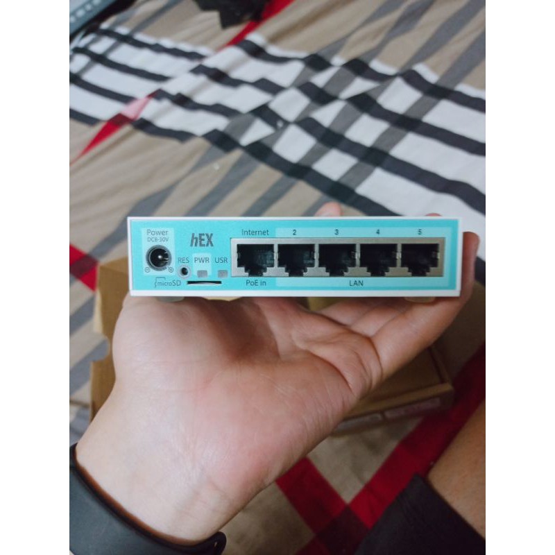 Mikrotik RB750Gr3 (hEX) hàng like new bh 12 tháng