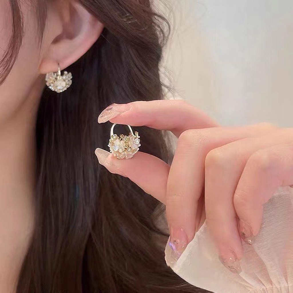 Khuyên Tai Dáng Dài Mặt Hình Hoa Cúc Bằng Đồng Sáng Tạo Dành Cho Bạn Nữ