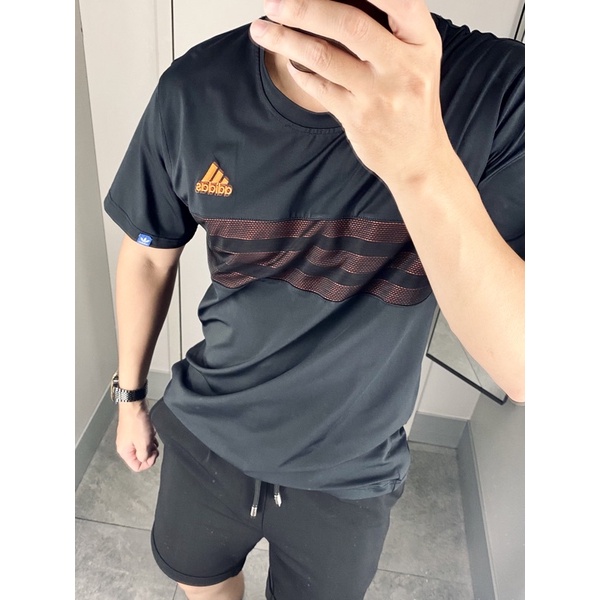 Áo Phông Đen Logo Sắc Màu