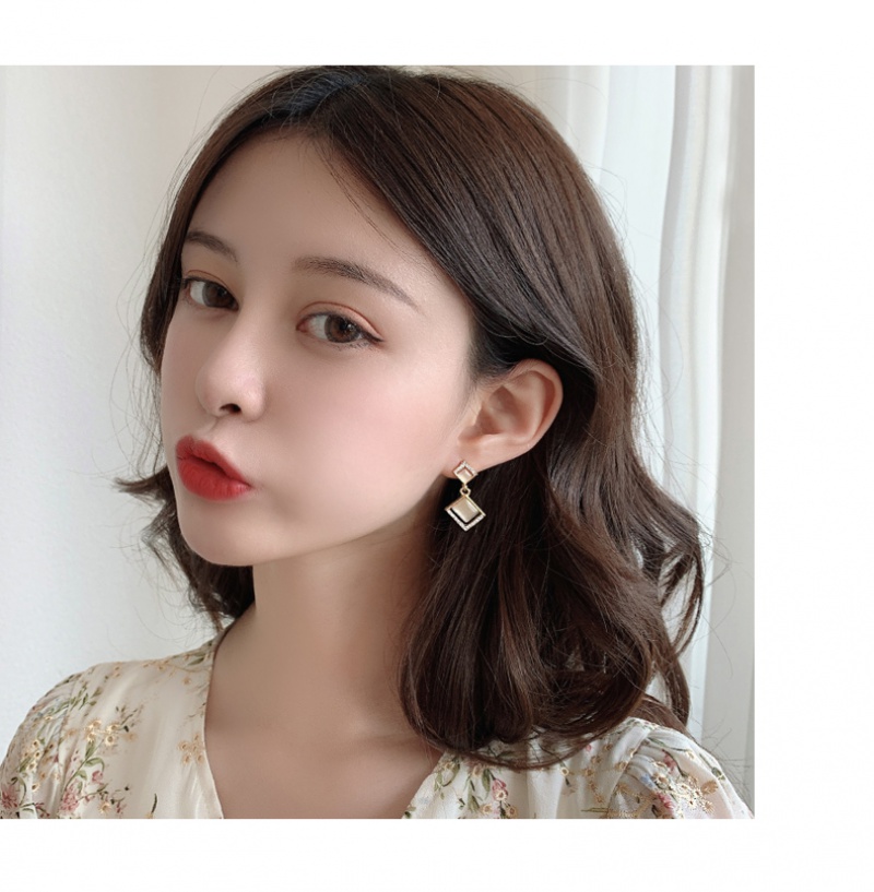 Hoa tai dáng dài thời trang phong cách Hàn Quốc cho nữ