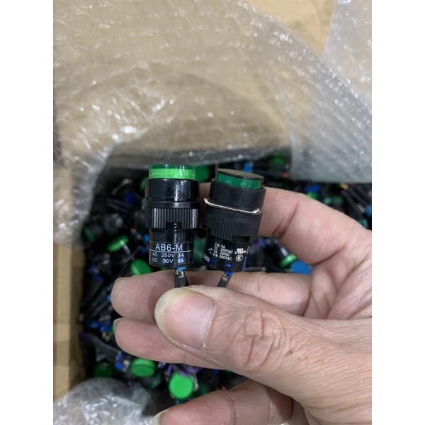 Công tắc nhấn nhá có đèn tháo máy 250VAC-3A. DC 30V-5A