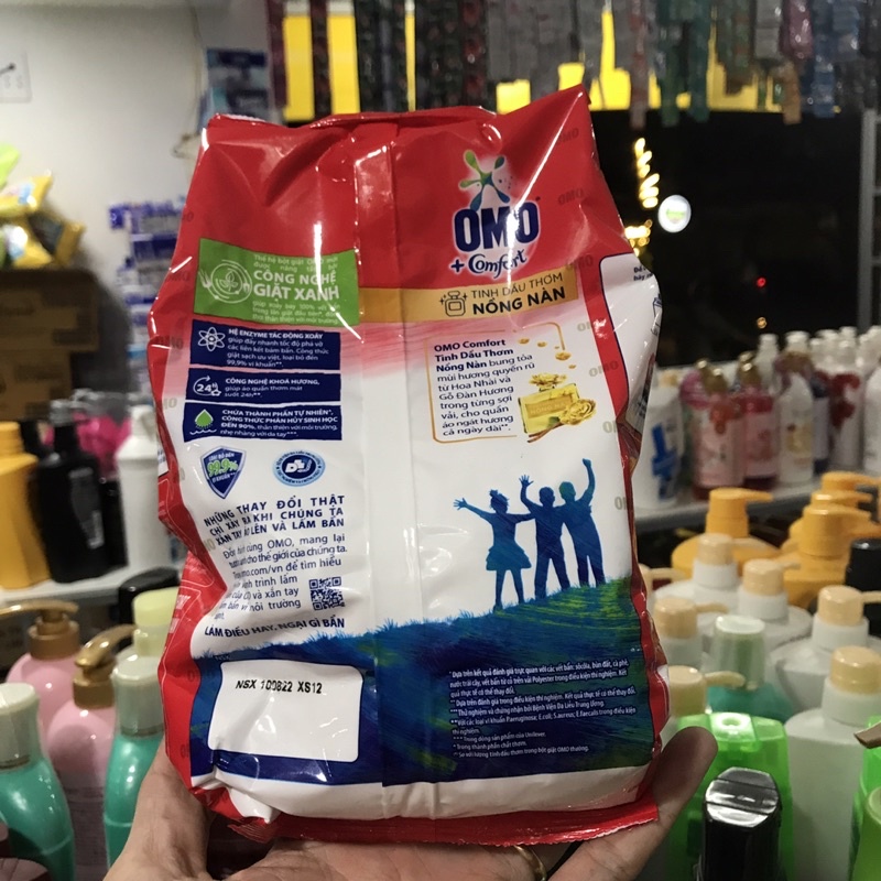 Bột Giặt Omo Xoáy Bay Vết  bẩn hương  Nồng  nàn 700g