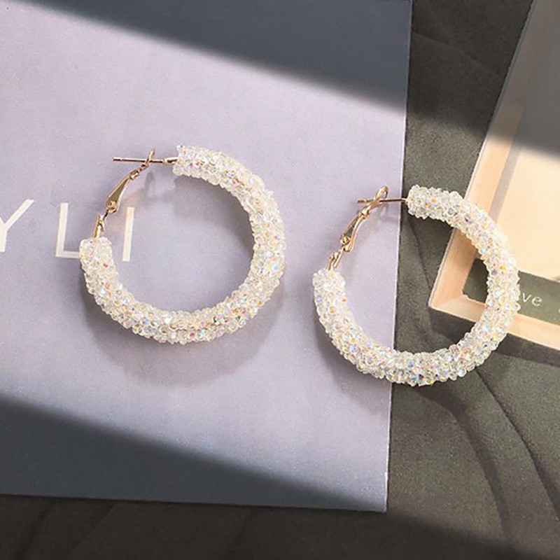 Khuyên tai tròn đính đá pha lê cổ điển