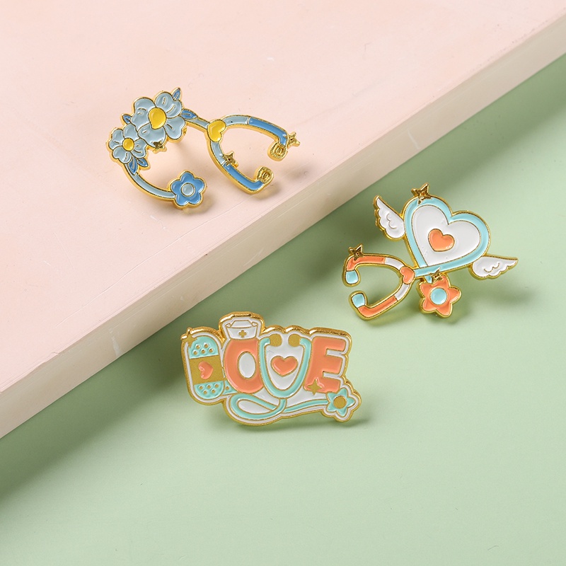 Ghim cài áo QIHE JEWELRY hình ống nghe y tế hoạt hình