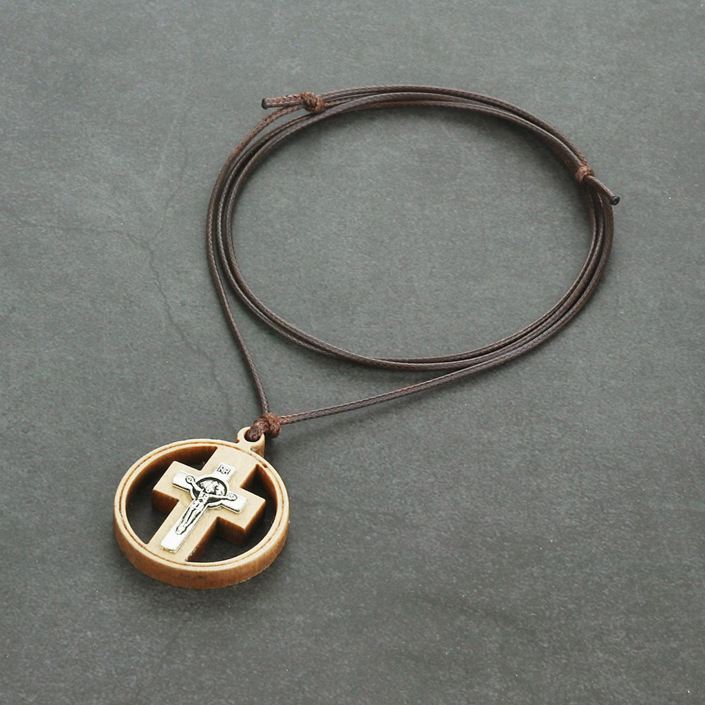 Dây chuyền mặt tròn bằng gỗ khắc hình chúa Jesus