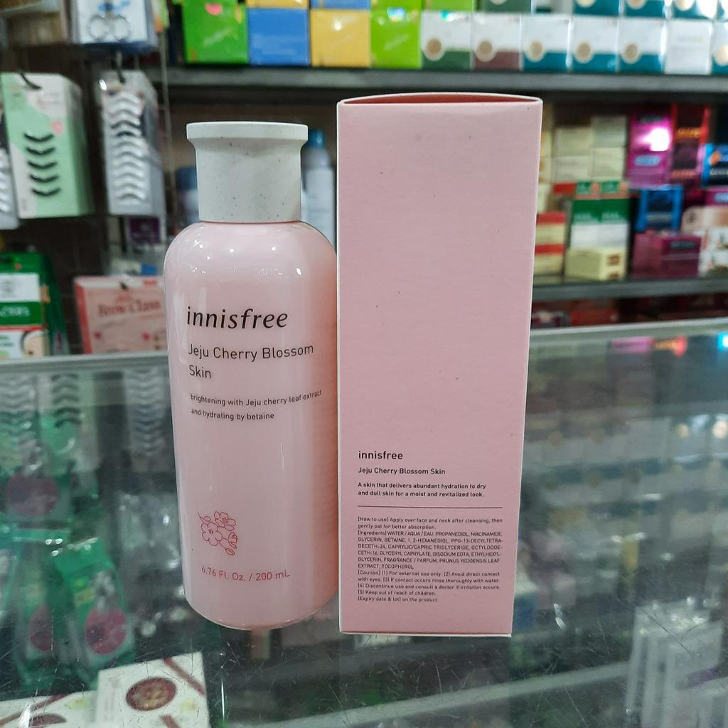Nước Hoa Hồng Cho Da Khô Mụn Sạm Màu Innisfree Jeju Cherry Blossom 200ml
