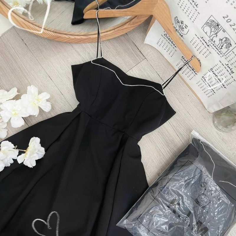 Đầm midi đen 2 dây đính đá xẻ tà