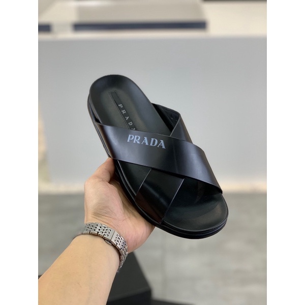 Dép nam da Prada thiết kế quai đan chéo nhau có in logo thương hiệu mềm mại thoải mái khi đi