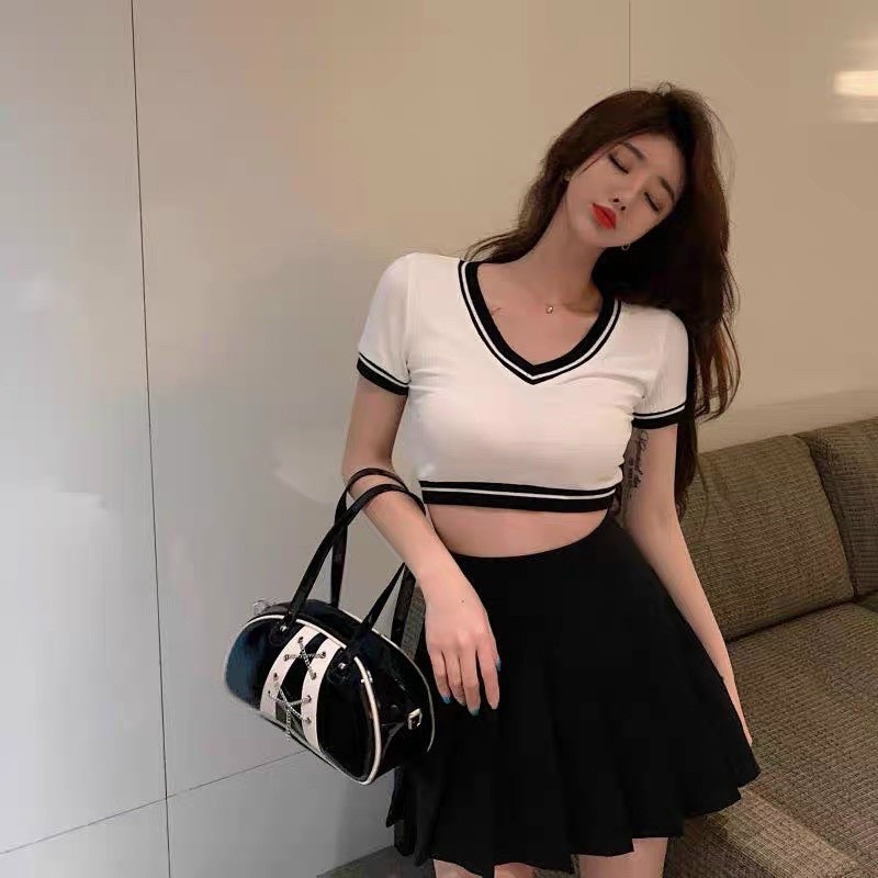 ÁO CROPTOP VIỀN KHÁC MÀU ĐEN TRẮNG