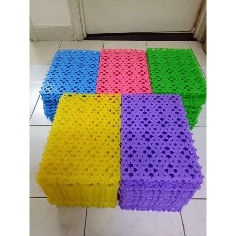 Tấm Lót Sàn Nhựa Chống Lọt Chân Cho Thú Cưng Họa Tiết Hoa Văn 20x30cm