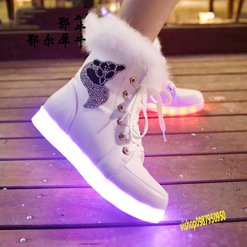 [TRẮNG Hồ LY]- Giày Phát Sáng Trắng Cao Cổ Hồ LY (Nữ )-Giày phát sáng đèn Led 7 màu 8 chế độ cực đẹp