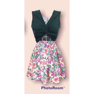 set áo croptop xoắn ngực và chân váy xòe ngắn hoa nhí, chất liệu vải mềm mịn, free size 43kg-54kg