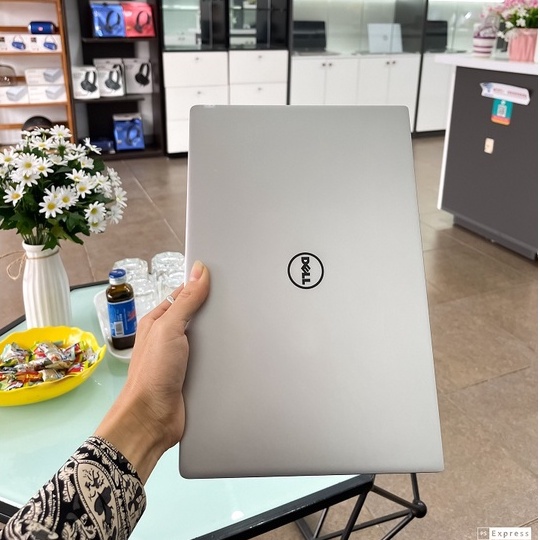 Laptop Dell XPS 9343 Core i5 5200/ SSD 512Gb/ Màn hình 13.3 inch IPS Full HD tràn viền siêu mỏng nhẹ.