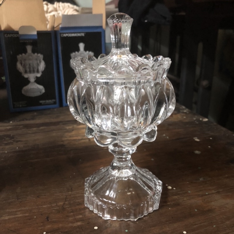Thố thuỷ tinh cổ điển có chân