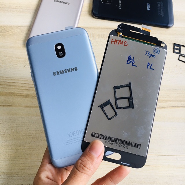 Combo Bộ Vỏ Sườn + Màn Hình Samsung J3 Pro Zin Hàng Cao Cấp (Tặng khay sim)