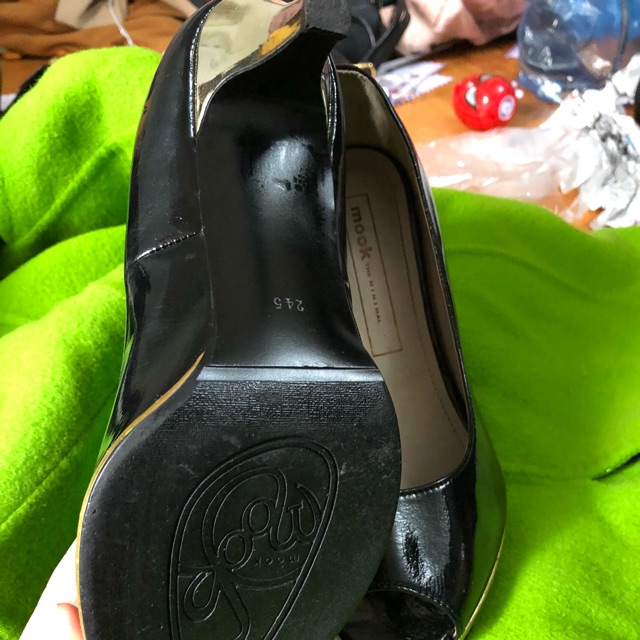 Giày chị hồng đào