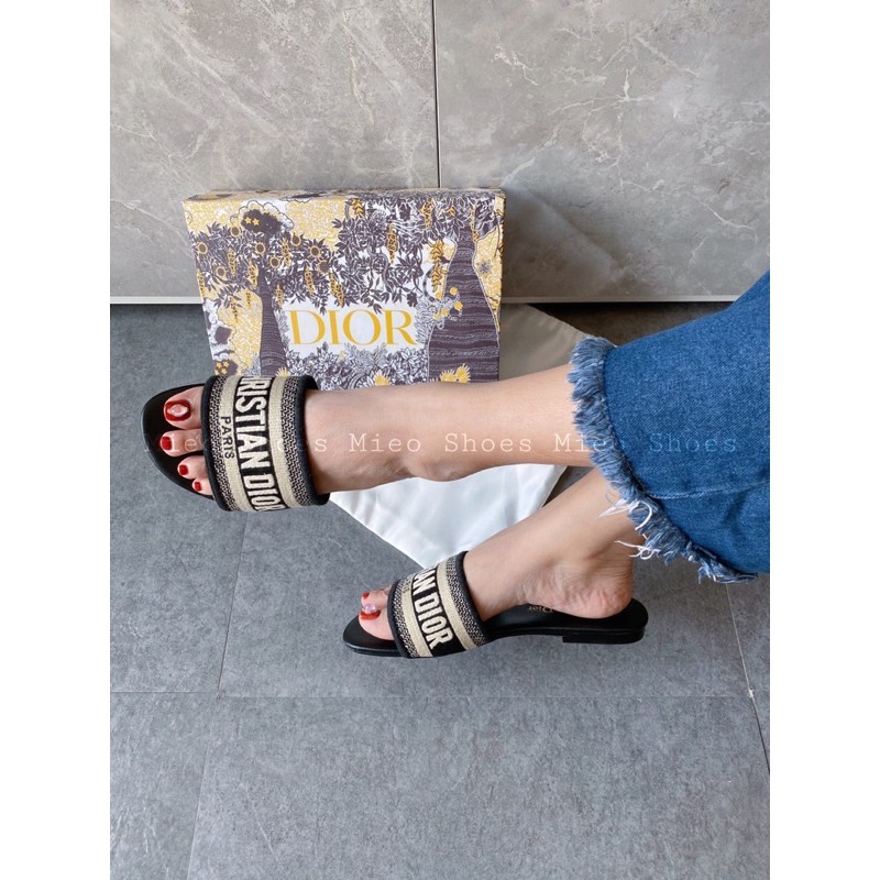 DÉP QUAI NGANG ĐÌ O HÀNG NHẬP XỊN ( D940 D1725 D1731 D1732)