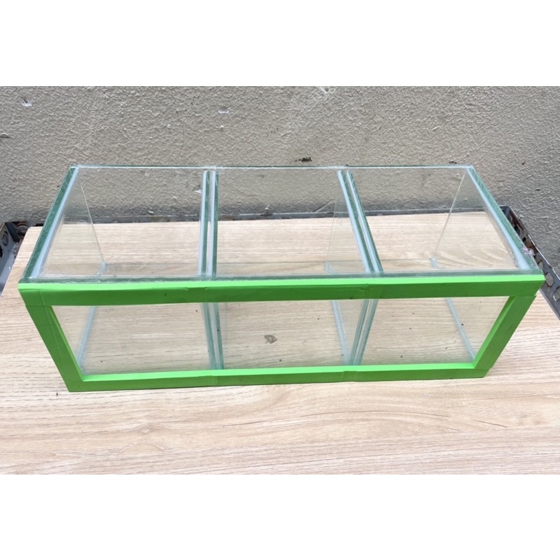 Bể cá, hồ cá 3 ngăn, 3 trong 1 để bàn dùng nuôi kiểng betta kích thước dài 33 cm, rộng 11 cm, cao 13 cm