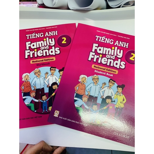 Bộ Tiếng Anh Family and Friends Lớp 1, Lớp 2 (Kèm bìa bao kính)