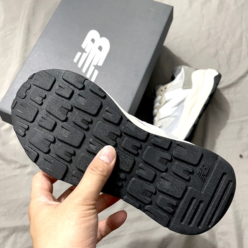 Giày sneaker NB57/40 Xám tiêu chuẩn
