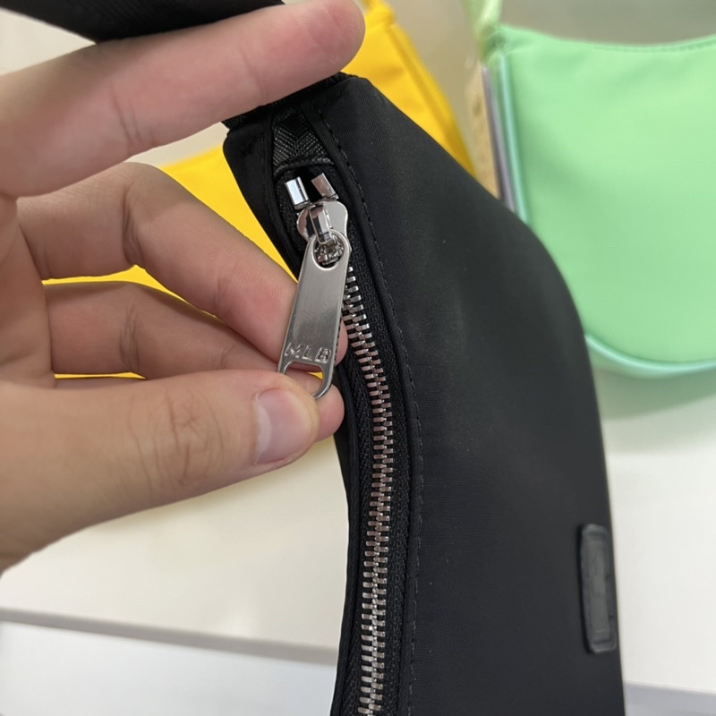 TÚI KẸP NÁCH VẢI M L N LOGO KIM LOẠI CAO CẤP TQXK