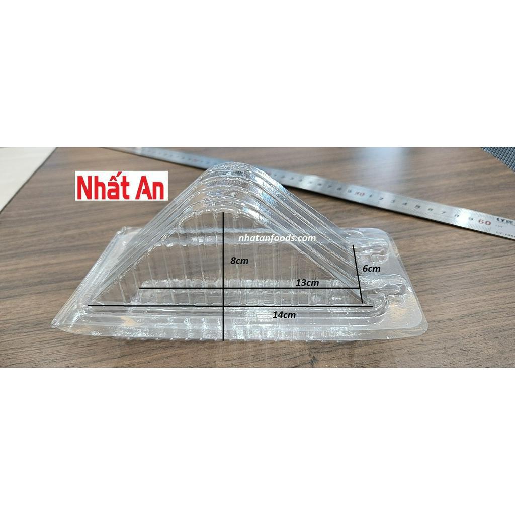 Hộp nhựa tam giác đựng sandwich 06 - 100 cái