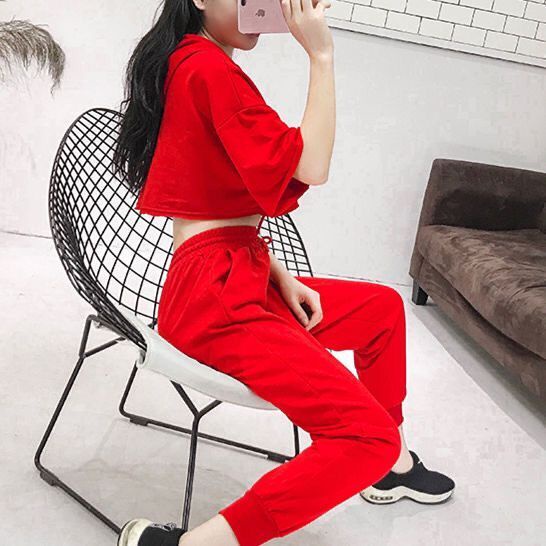 Bộ Quần Áo Thể Thao Phong Cách Hàn Quốc Năng Động Cho Nữ