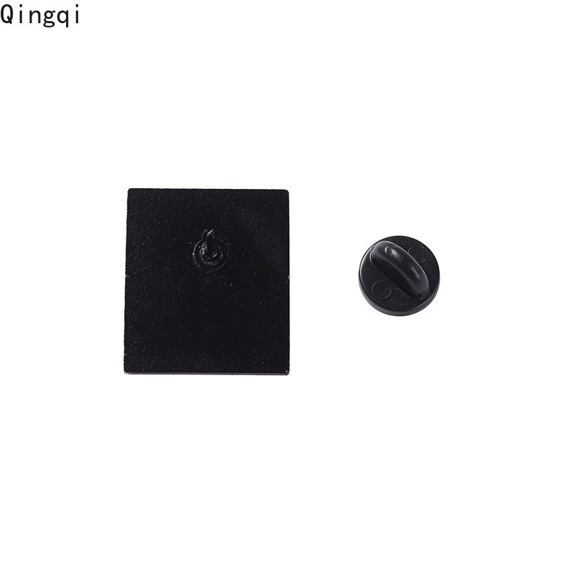 Huy hiệu cài áo Miss Zoe bằng kim loại tráng men màu trắng đen đơn giản làm quà tặng