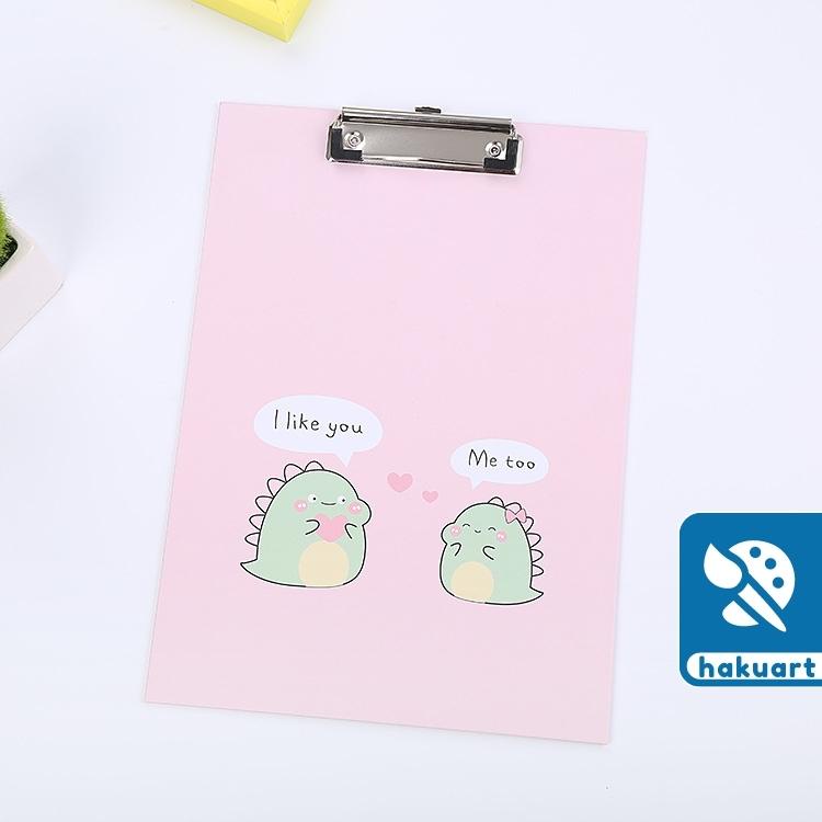 Bảng Kẹp Giấy In Hình Họa Tiết Khủng Long Dễ Thương - Văn Phòng Phẩm Haku