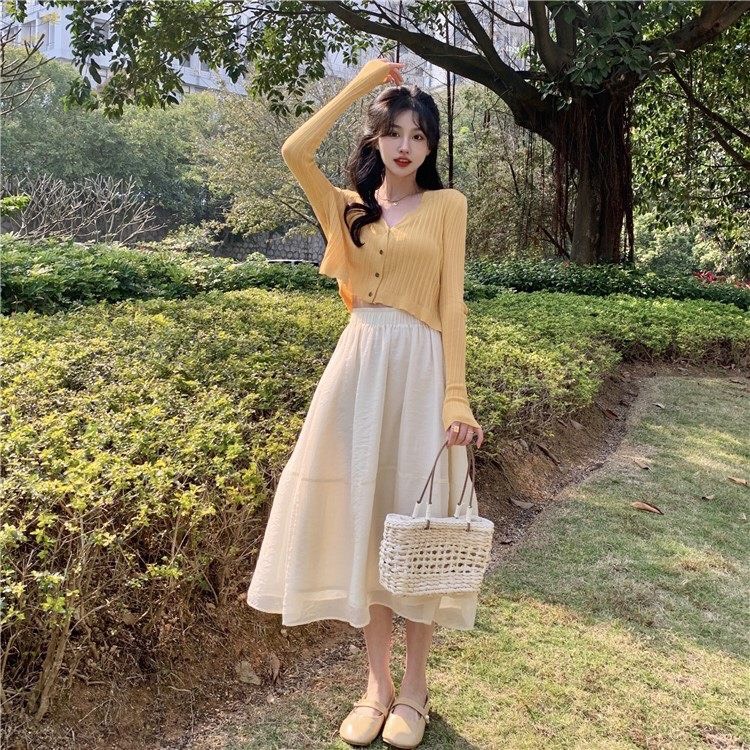 Áo Khoác Cardigan Nữ Siêu Xinh Áo Len Mỏng Dài Tay PRETTY CLOSET Dễ Thương Cổ Tròn Cúc Trước Mix Chân Váy Tôn Dáng V36