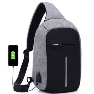 Túi đeo chéo nam Chenny cao cấp, có thiết kế có cổng sạc USB thời trang