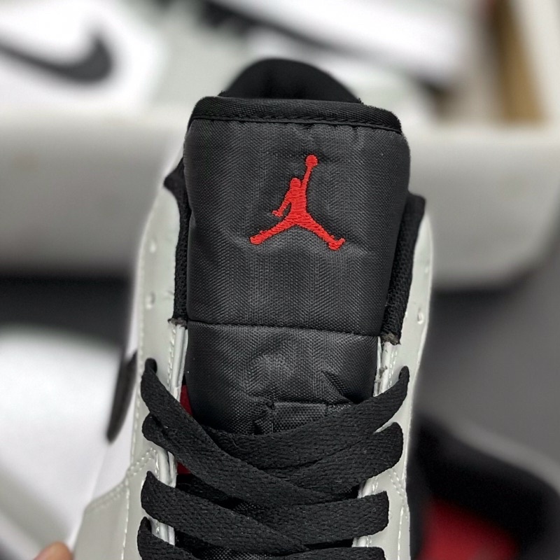 (ẢNH THẬT 1.1) Jordan low xám logo đỏ chuẩn 11 Trung