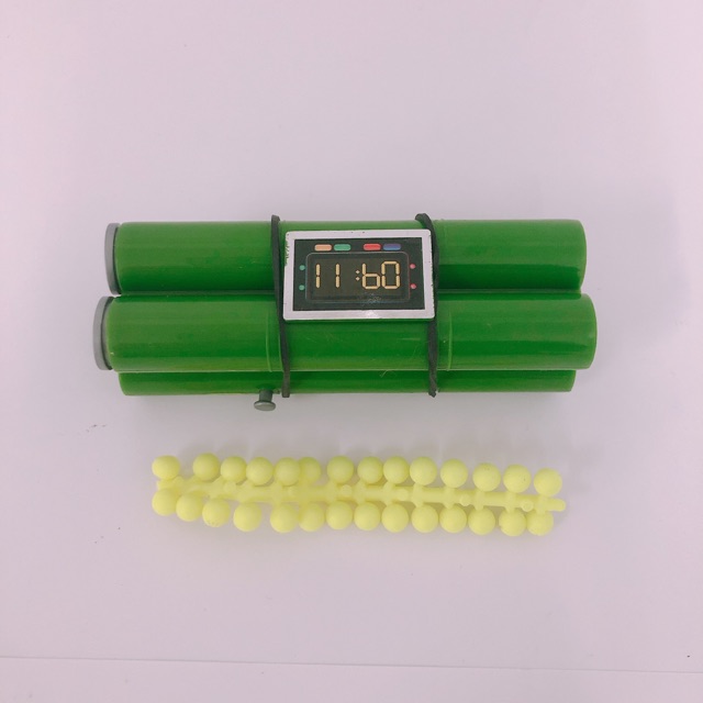 Súng bắn bi nhựa hình bom hẹn giờ