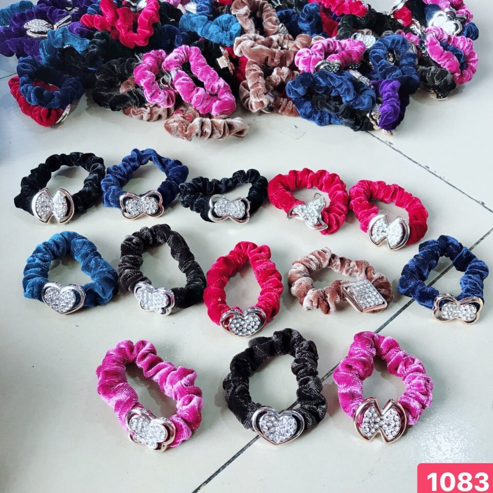 combo 10 cột tóc nhung. lấy ngẫu nhiên đủ kiểu đủ màu. Giá 80k 10 cái.