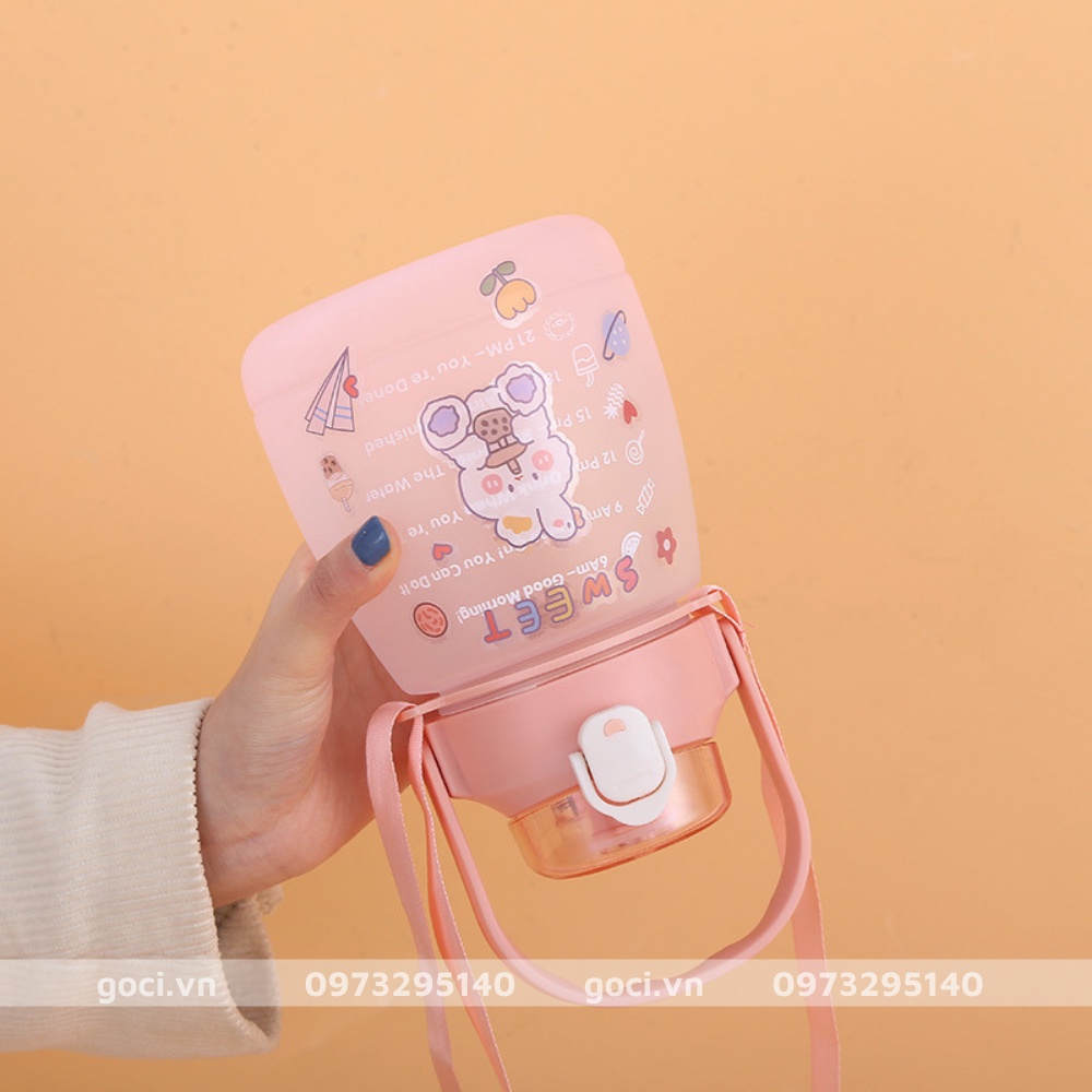 Bình đựng nước có ống hút bật tự động khi mở nắp bình nước chia vạch báo giờ uống nước loại lớn 2 lít và 1,4 lít