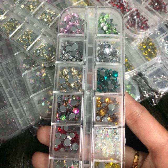 Khay đá chân keo mix size mix màu