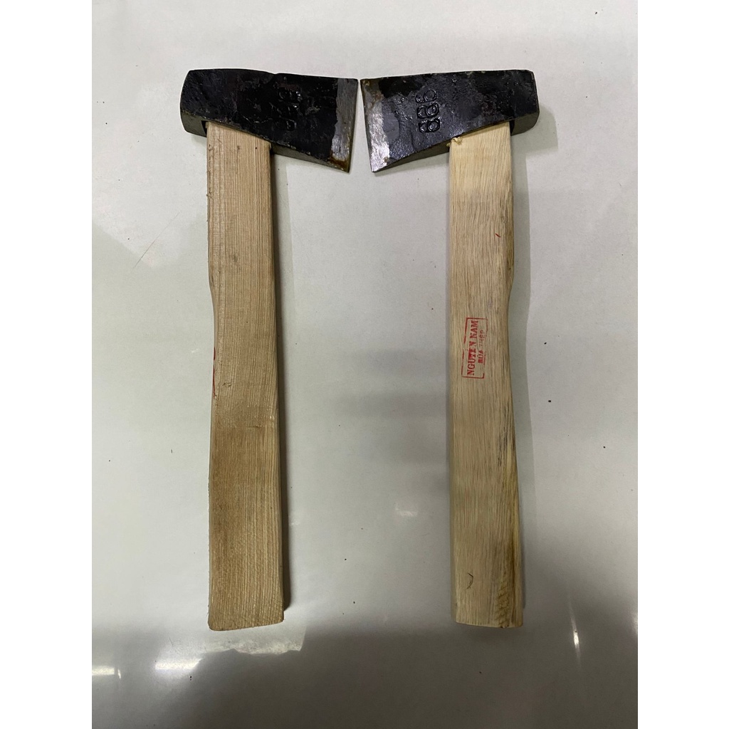 Búa rìu, đẽo cán gỗ dùng để đóng đinh, chặt cây, bổ củi,...