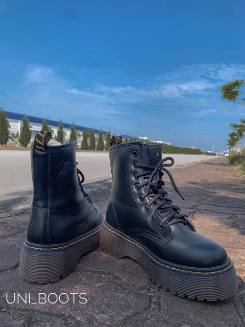 MEI BOOTS SẴN TRẮNG SIZE 39- Boots đế cao . Dáng dr marten xinh xắn