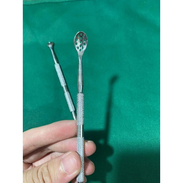 thìa lấy nhân mụn