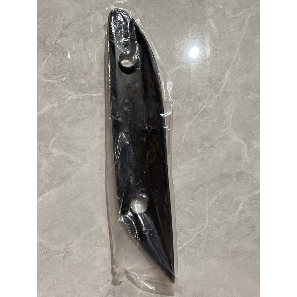 Ốp bô ngoài Click Honda màu bạc