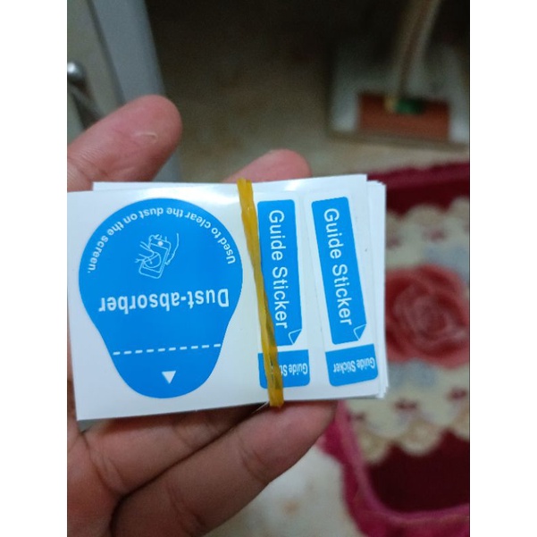 combo 50 miếng miếng dán bụi hỗ trợ dán kính Cường lực 35k, miếng lau 1-2 giá 35k/50 miếng